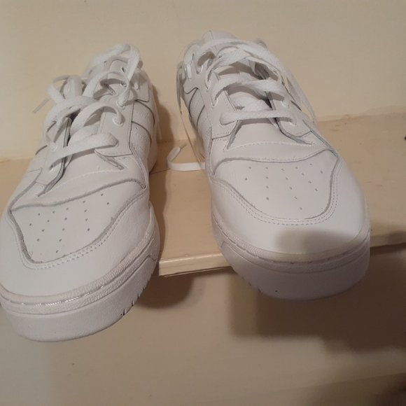 Adidas rivalry low - Picture 2 of 4